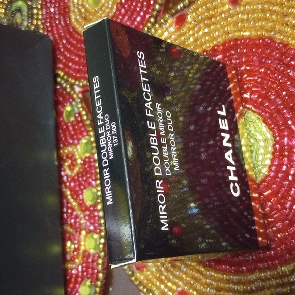 Chanel Compact Mirror Red - Picture 6 of 14